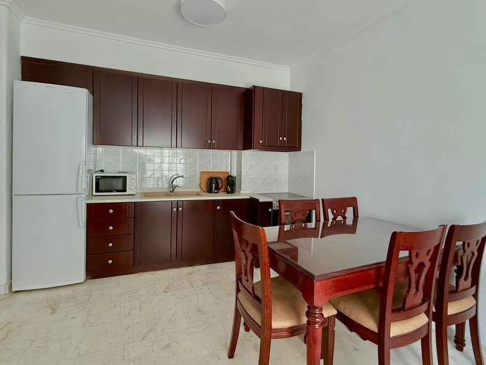 Dining area, kitchen