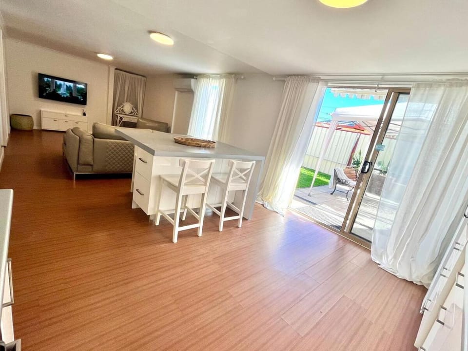 Barn Outside - Modern 2 bedroom flat Inside House in Central Coast