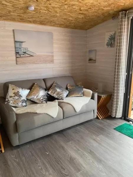 Studio 3 étoiles 20 m2 50 m2 terrasse Chalet in Vendays-Montalivet