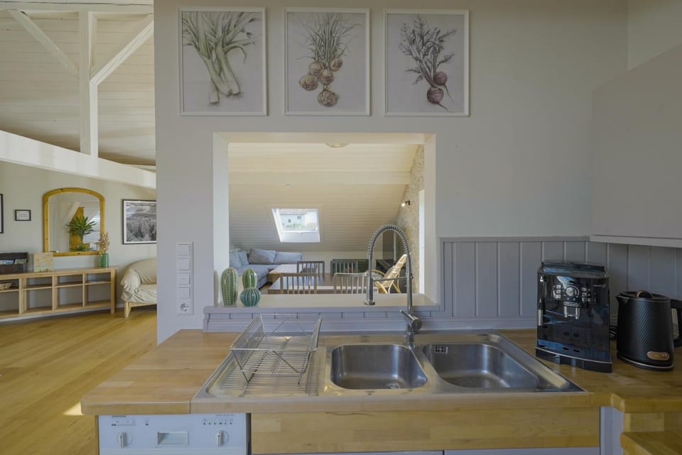 Property building, Kitchen or kitchenette, Living room