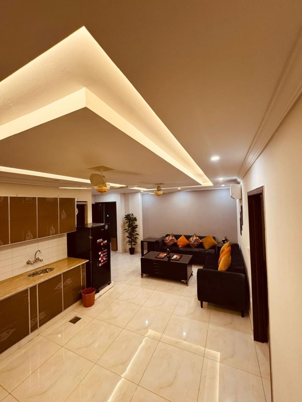 TV and multimedia, Kitchen or kitchenette, Living room, Seating area