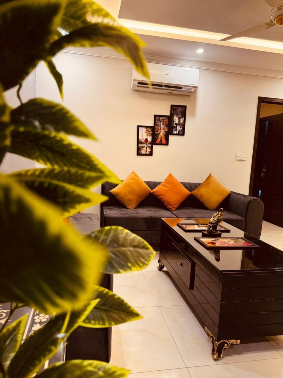 Living room, Seating area, air conditioner