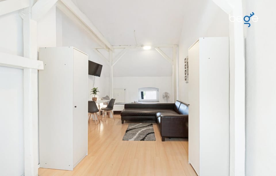 Bed, TV and multimedia, Living room, Photo of the whole room, Seating area