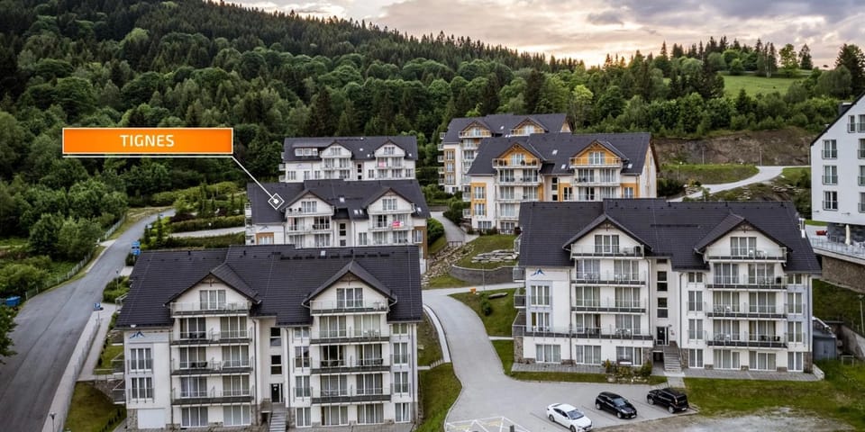 Property building, Bird's eye view, Location