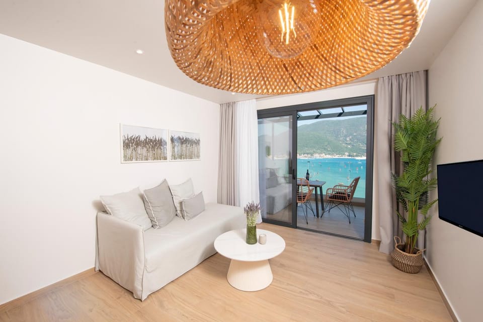 TV and multimedia, Seating area, Sea view