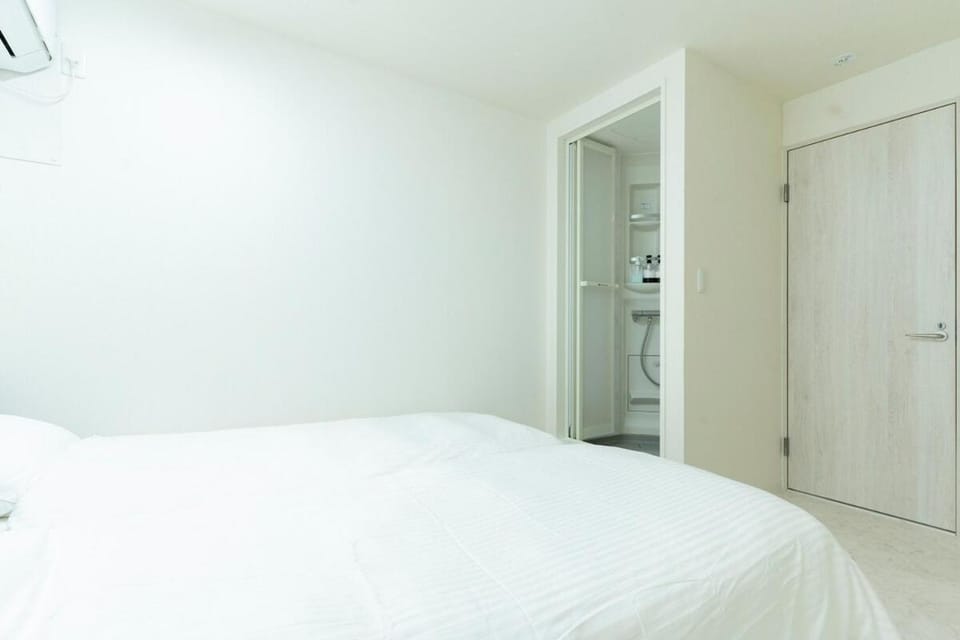 Shower, Bed