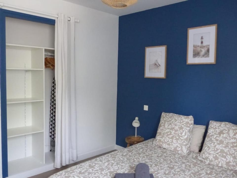 Bed, wardrobe