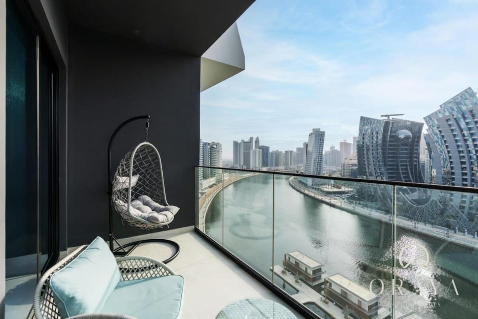 Studio With Jaw-Dropping Canal And Burj Views Apartment in Dubai