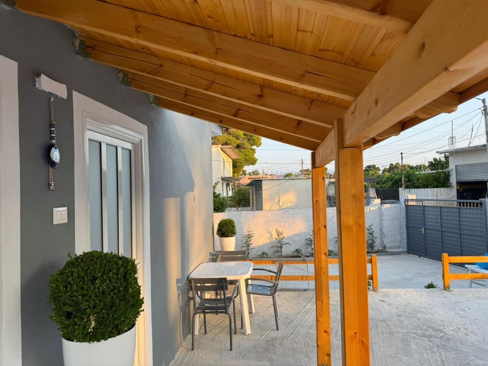 Property building, Patio, Day, View (from property/room), Balcony/Terrace, Dining area