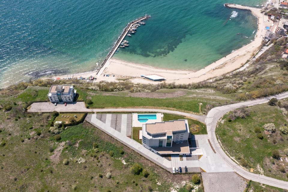 Property building, Bird's eye view, Swimming pool
