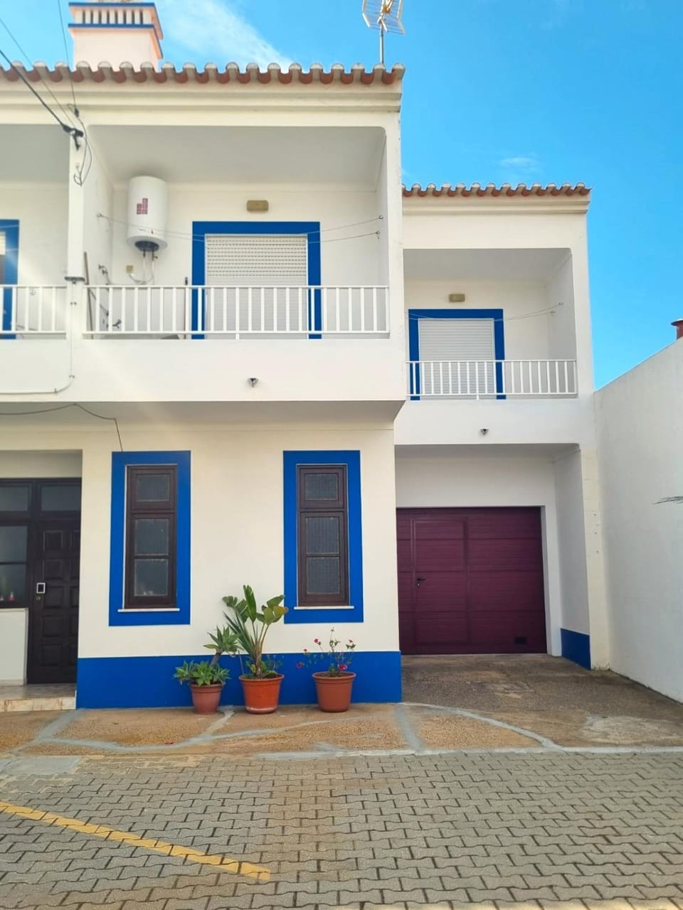Property building, Facade/entrance, Balcony/Terrace