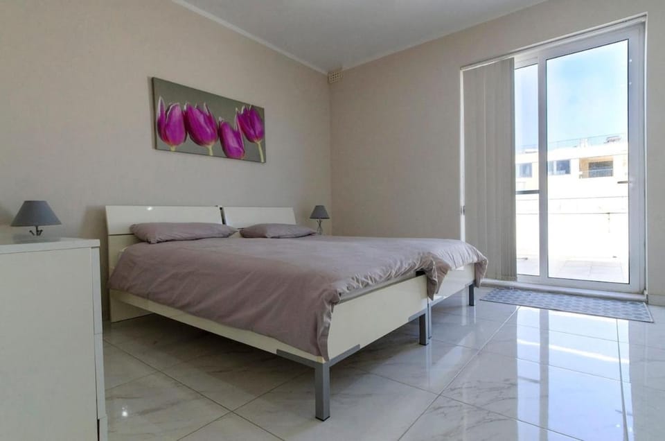 Bed, Balcony/Terrace, Bedroom, wardrobe, air conditioner