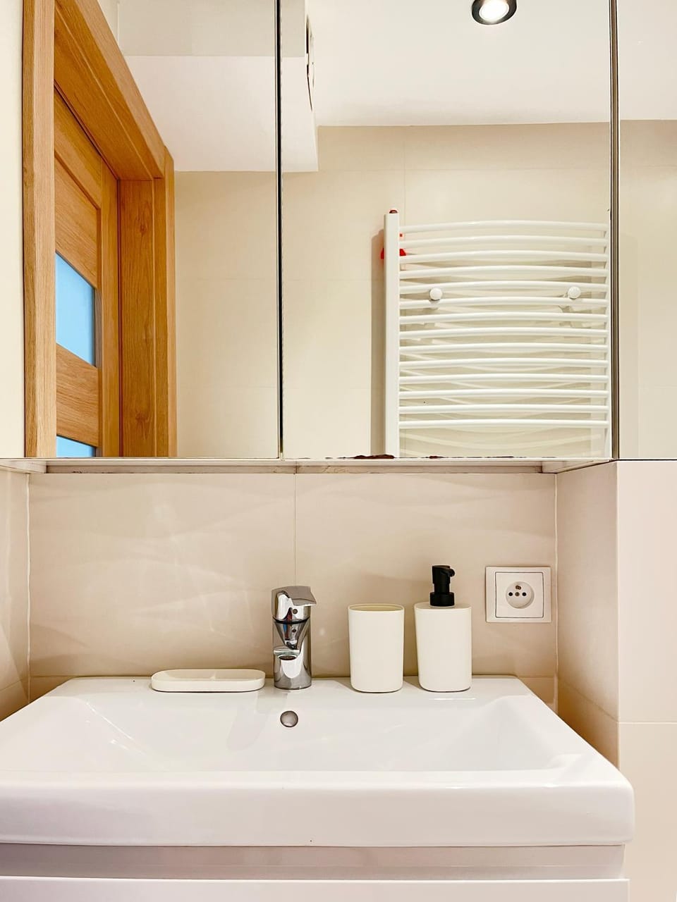 Bathroom, towels