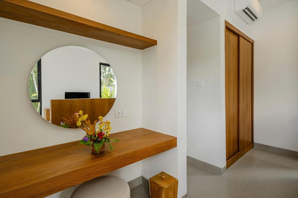 TV and multimedia, wardrobe