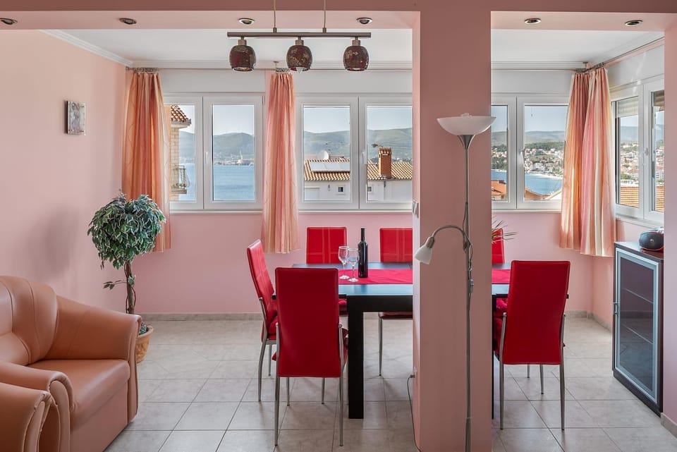 Summer Memories Apartment in Okrug Gornji