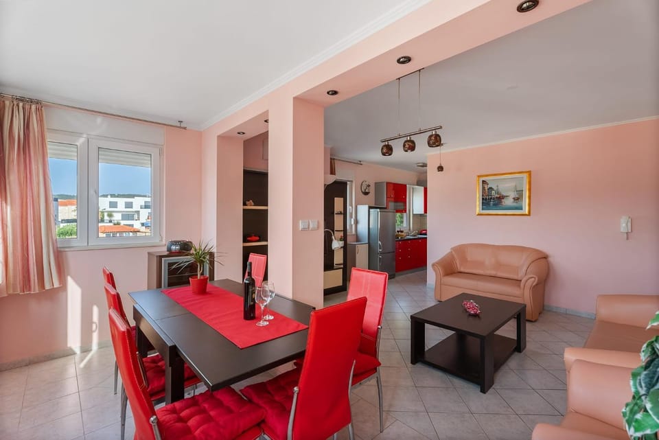 Summer Memories Apartment in Okrug Gornji