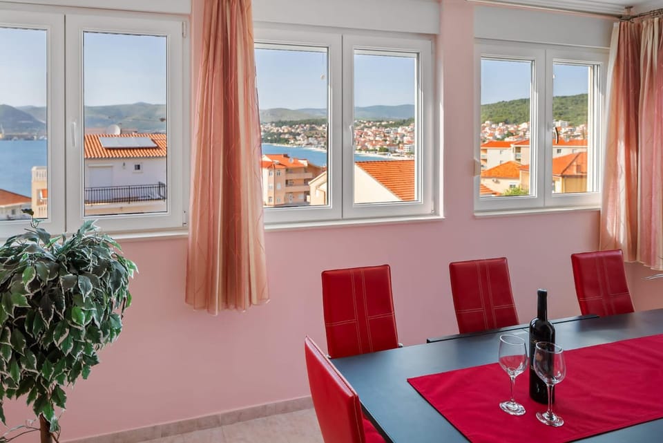 Summer Memories Apartment in Okrug Gornji