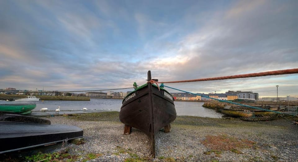 Chic Dockside Retreat Apartment in Galway