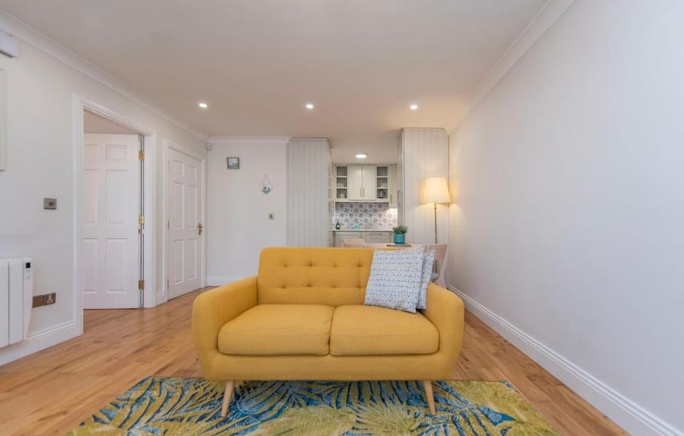 Chic Dockside Retreat Apartment in Galway