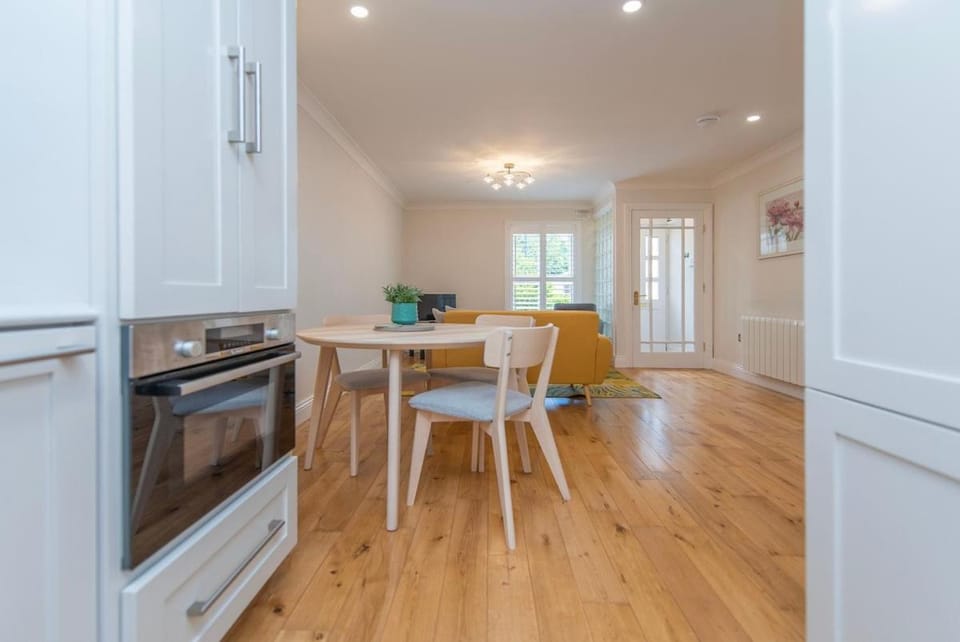 Chic Dockside Retreat Apartment in Galway