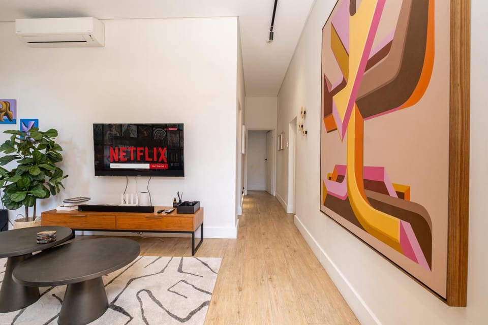 TV and multimedia, Living room, Seating area, air conditioner