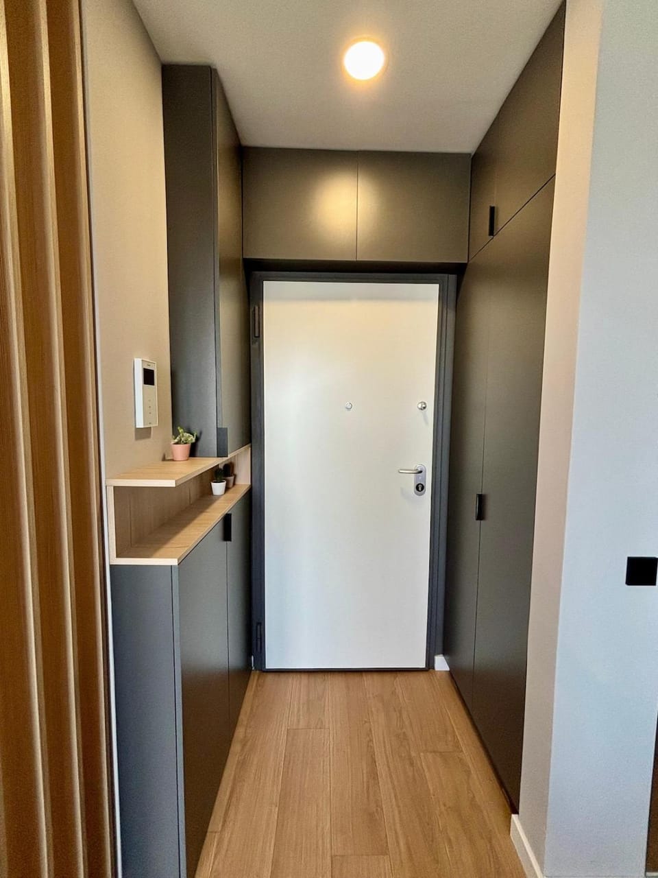 Facade/entrance, wardrobe