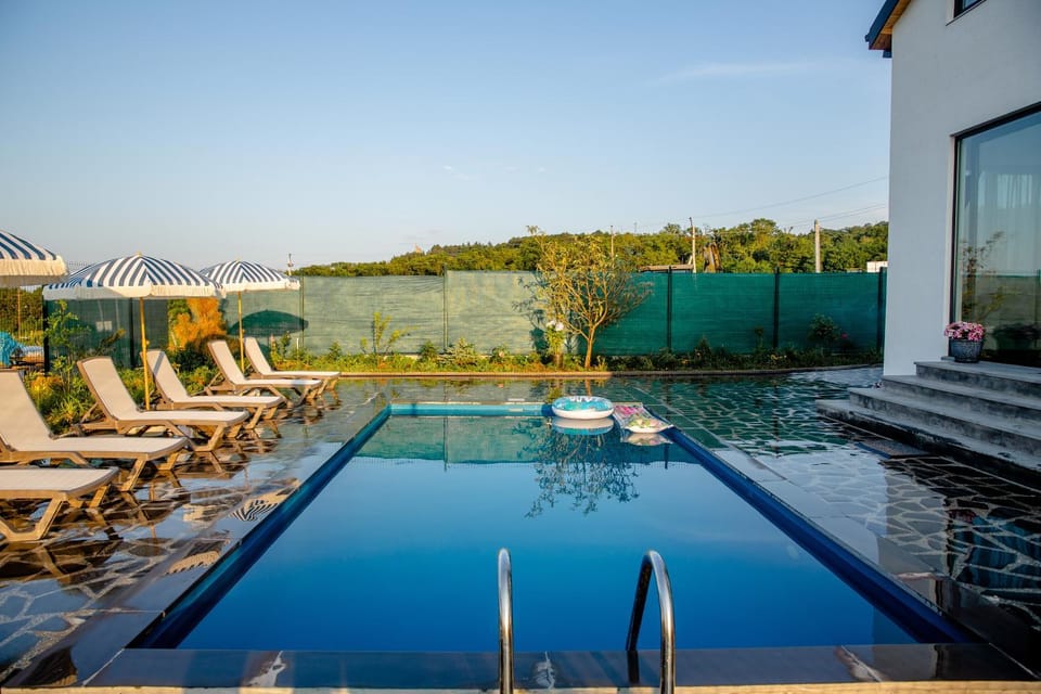 Pool view, Swimming pool, sunbed