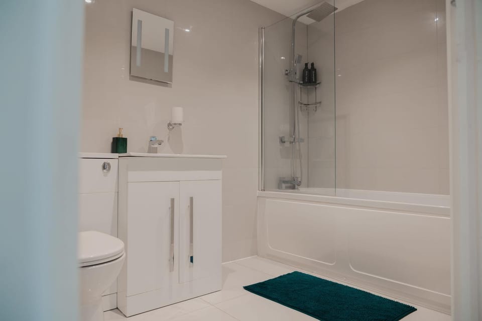 Shower, Toilet, Bathroom, Bath, towels