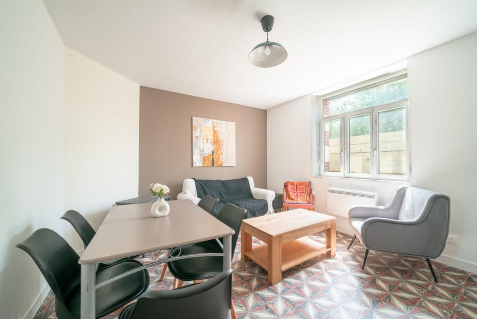 Living room, Seating area, Dining area