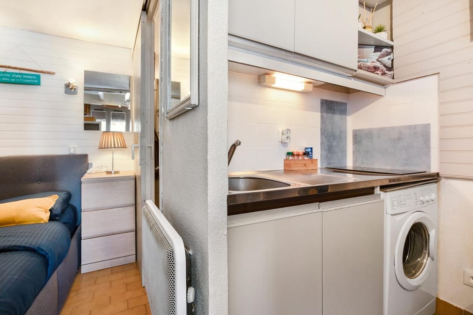 Kitchen or kitchenette, stove