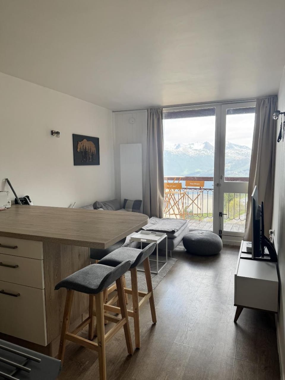 Natural landscape, TV and multimedia, Kitchen or kitchenette, Dining area, Mountain view