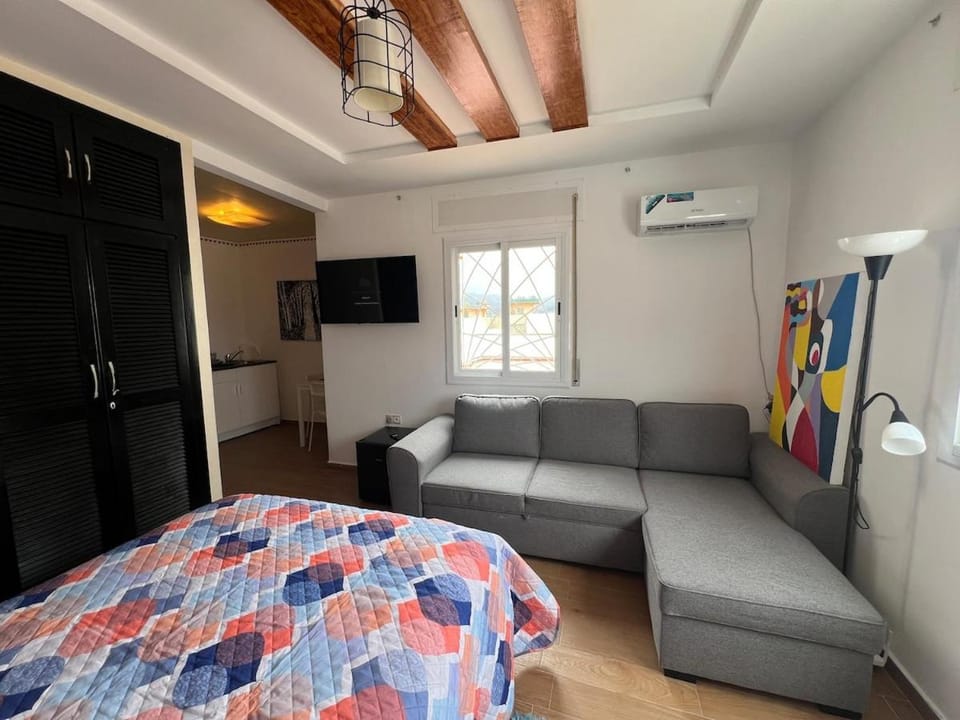 Living room, Photo of the whole room