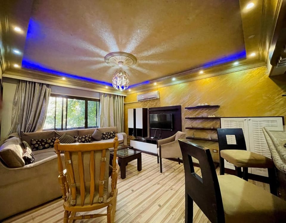 TV and multimedia, Living room, Seating area, Dining area, Evening entertainment