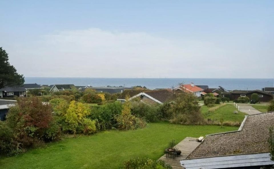 Charmerende Norsk Bjælkehytte med fibernet House in Zealand