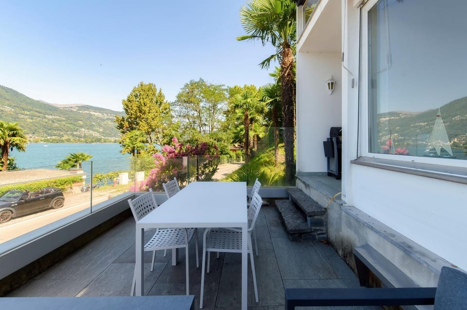 Balcony/Terrace, Lake view
