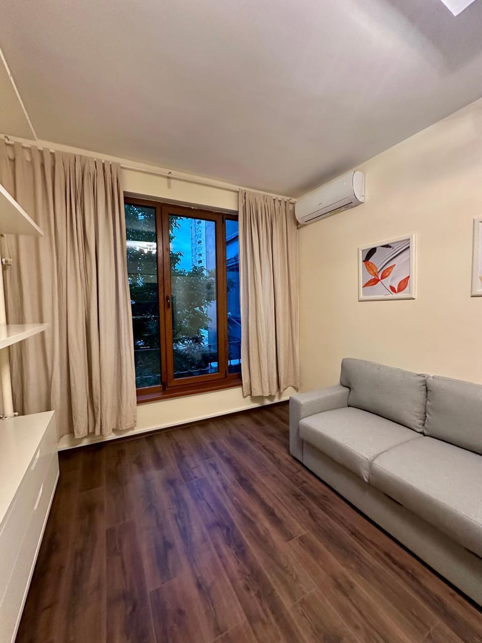 Living room, Photo of the whole room, Seating area, air conditioner