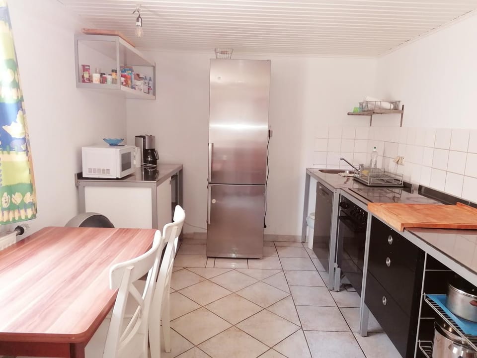 Souterrain Monteur Arbeiter 2-Zimmer Wohnung Kassel Apartment in Kassel