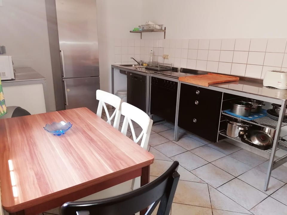 Souterrain Monteur Arbeiter 2-Zimmer Wohnung Kassel Apartment in Kassel