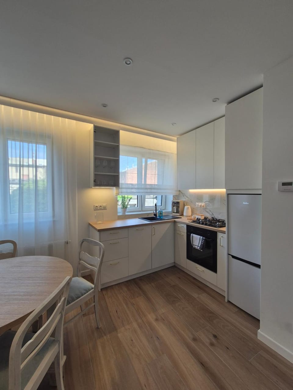 Kitchen or kitchenette, oven, pet friendly, stove