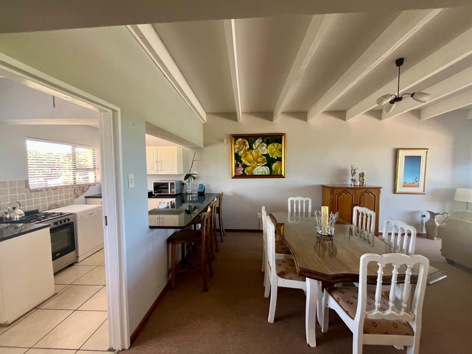 Dining area, kitchen