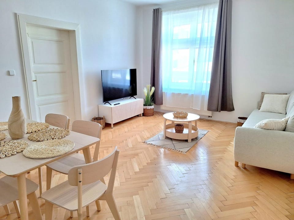 TV and multimedia, Living room, Dining area