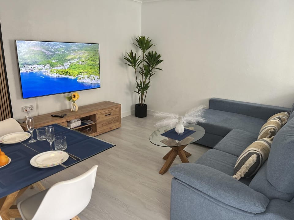 TV and multimedia, Living room, Seating area, Dining area, Evening entertainment