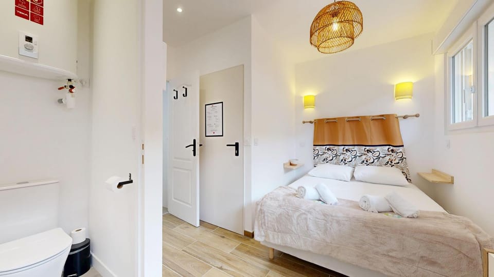 Toilet, Bed, Bedroom