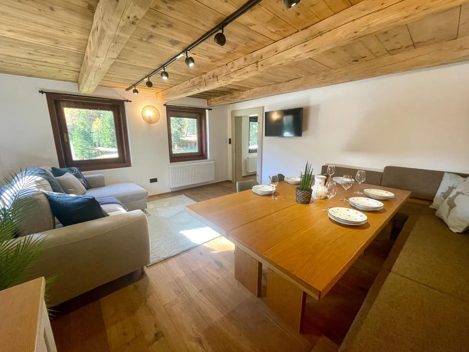 TV and multimedia, Living room, Dining area