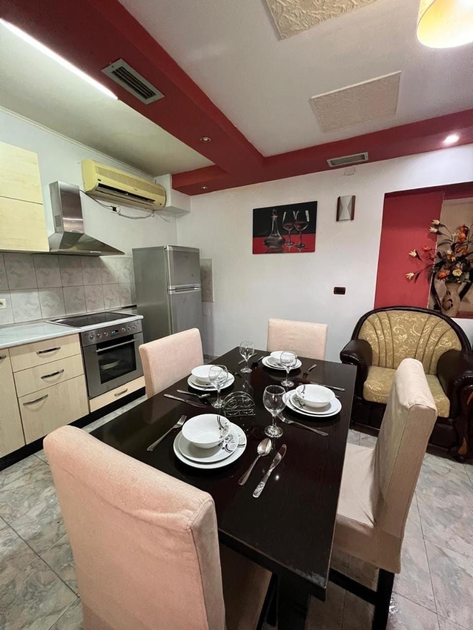 Kitchen or kitchenette, Living room, Seating area, Dining area