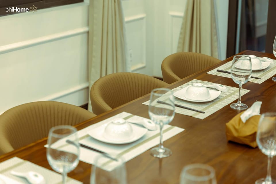 Food and drinks, Dining area, Meals, Drinks