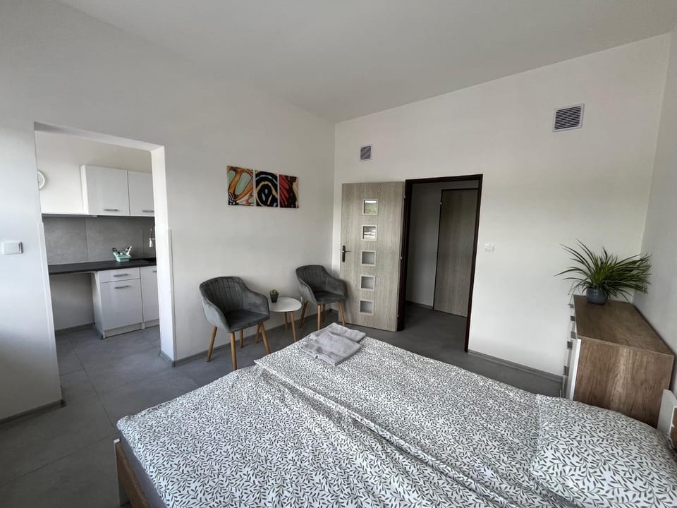 Bed, Seating area, Bedroom