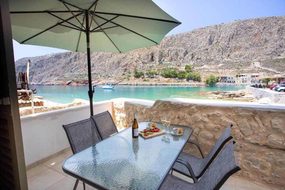 Day, Natural landscape, Balcony/Terrace, Seating area, Dining area, Beach, Mountain view, Sea view