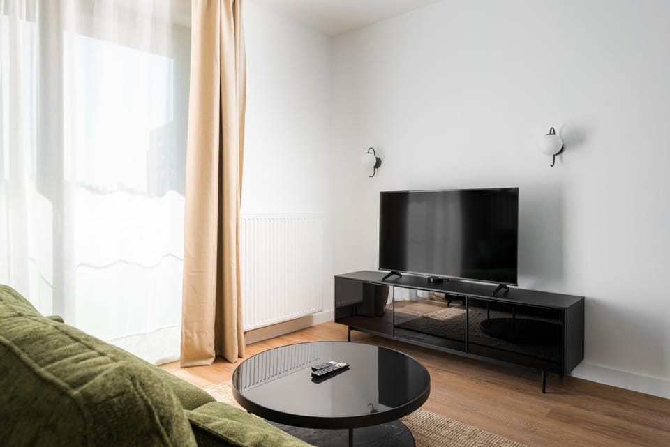 Communal lounge/ TV room, TV and multimedia, Living room, Seating area, Evening entertainment