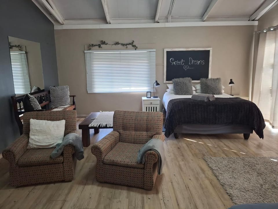 Seating area, Bedroom